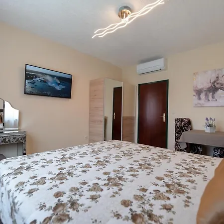 Tome Apartament